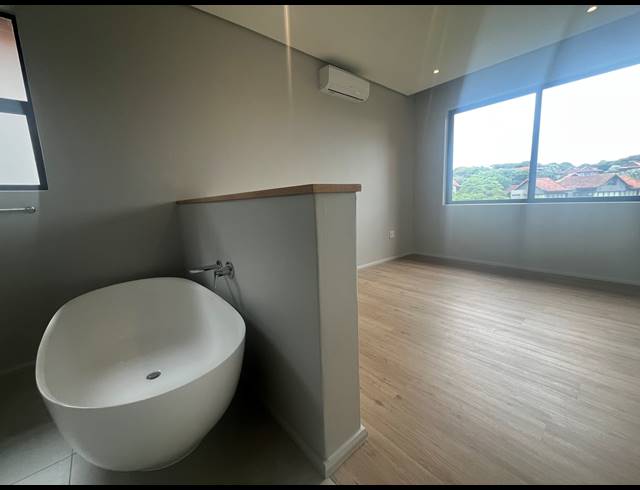 4 BEDROOM APARTMENT FOR SALE IN ZIMBALI ESTATE